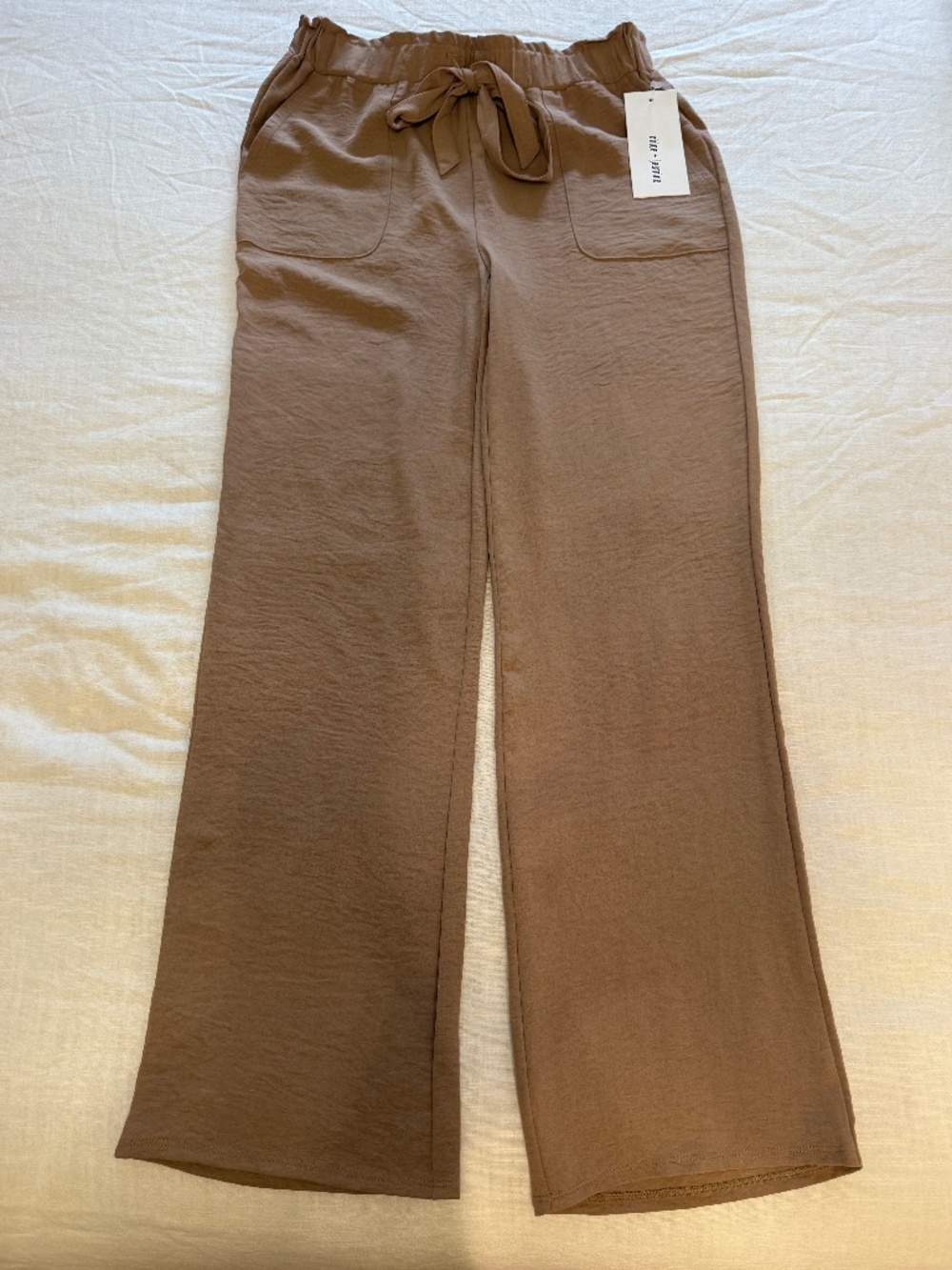Brand New CHLOE & JASMINE  Beige Paper Bag Pull On Pant, Size Small
